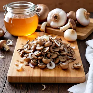 Рецепт Картофельное пюре с жареными опятами и сливочным соусом - Подготовка грибов и лука