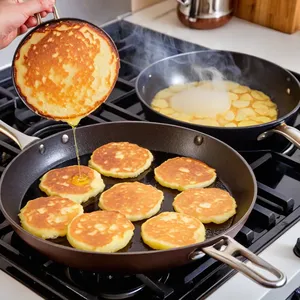 Рецепт Картофельные драники с карамелизированным луком и козьим сыром - Формирование драников