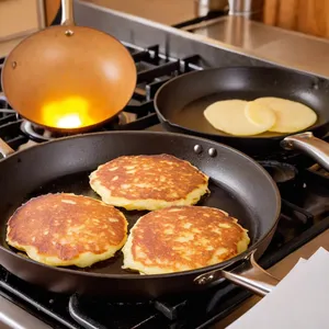 Рецепт Картофельные драники с копченой семгой и соусом тартар - Жарка драников