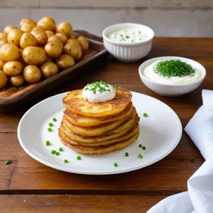 Рецепт Картофельные драники с печеным чесноком и пармезаном - Подача