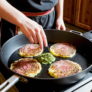 Рецепт Картофельные драники с вяленой говядиной и соусом песто - Формирование драников