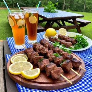 Рецепт Кебаб из свинины с имбирно-медовым маринадом и персиками - Подача