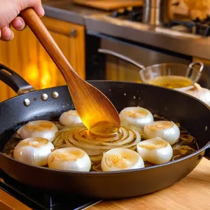 Рецепт Харчо с фазаном и черничным соусом - Обжарка лука и чеснока