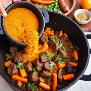 Рецепт Харира с бараниной и черносливом - Добавление специй и чернослива