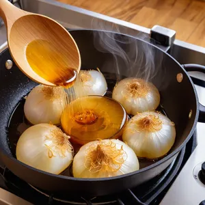 Рецепт Харира с креветками и кокосовым молоком - Обжарка лука, чеснока и имбиря