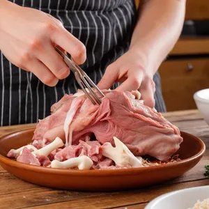 Рецепт Холодец из кролика с тимьяном и можжевельником - Отделение мяса от костей