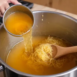 Рецепт Холодец из куриных крылышек с имбирем и медом - Добавление имбиря и меда