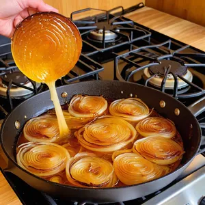 Рецепт Хумус с карамелизированным луком и кедровыми орешками - Приготовление карамелизированного лука