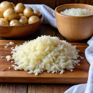 Рецепт Копчёный лещ с картофельными оладьями - Подготовка картофеля и лука
