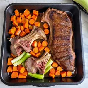 Рецепт Костный бульон с укропом и семенами горчицы - Обжарка костей и овощей