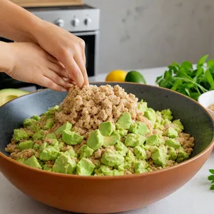 Рецепт Котлеты с авокадо и лаймовым соусом - Приготовление фарша