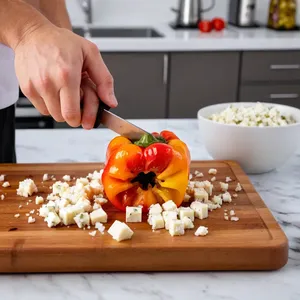 Рецепт Котлеты с печеным перцем и фетой - Добавление перца и феты