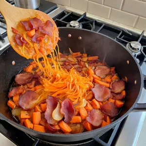 Рецепт Кулеш с беконом и кукурузой - Обжарка бекона и овощей