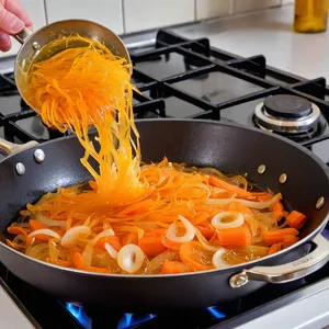 Рецепт Кулеш с кабачками и сладким перцем - Обжарка лука и моркови