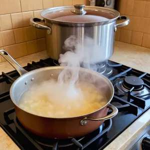 Рецепт Кулеш с колбасками и перловкой - Варка кулеша