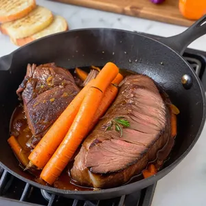 Рецепт Кулеш с копченой грудинкой и чесноком - Обжарка грудинки и овощей