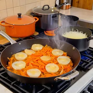 Рецепт Кулеш с копченой свининой и гречкой - Обжарка лука и моркови