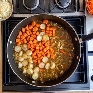 Рецепт Кулеш с копченой уткой и ячневой крупой - Обжарка овощей