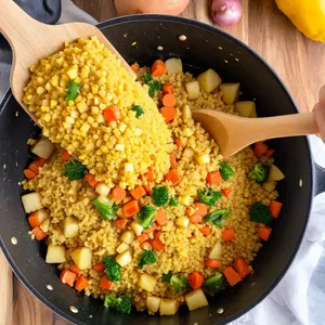 Рецепт Кулеш с копченым сыром и картофелем - Добавление картофеля и пшена