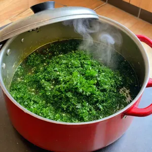 Рецепт Кулеш с пшеном и курицей - Добавление чеснока и зелени