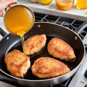 Рецепт Куриные отбивные с айвой и медовым соусом - Приготовление куриных отбивных