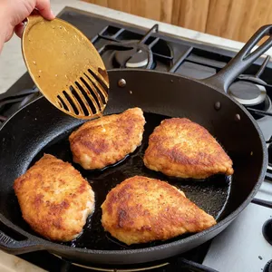 Рецепт Куриные отбивные с хурмой и кленовым сиропом - Обжарка куриных отбивных