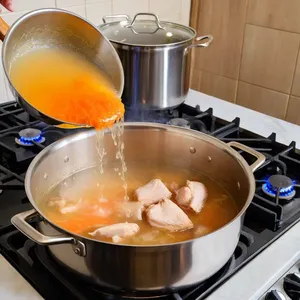Рецепт Куриный бульон с лапшой и зеленью - Приготовление бульона