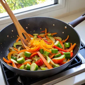 Рецепт Куриный суп-лапша с болгарским перцем и сельдереем - Обжарка овощей