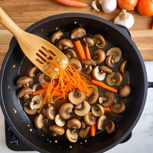 Рецепт Куриный суп-лапша с грибами и кинзой - Обжарка овощей и грибов