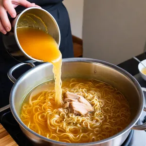 Рецепт Куриный суп-лапша с имбирем и зеленым луком - Добавление лапши