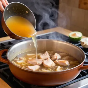 Рецепт Куриный суп-лапша с манго и кинзой - Приготовление бульона