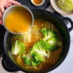 Рецепт Куриный суп-лапша с пекинской капустой и кунжутом - Добавление пекинской капусты