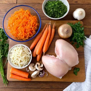 Рецепт Куриный суп-лапша с шампиньонами и морковью - Подготовка ингредиентов