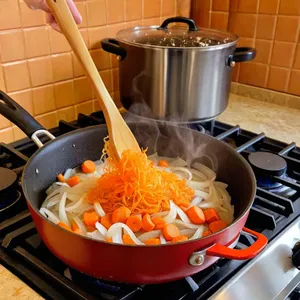 Рецепт Куриный суп-лапша с тыквой и куркумой - Обжарка лука и моркови