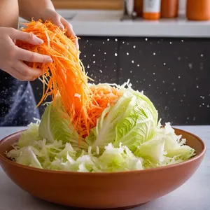 Рецепт Квашеная капуста с гранатом и кинзой - Добавление соли и массаж