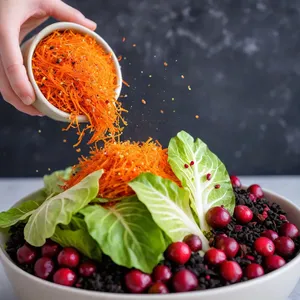 Рецепт Квашеная капуста с яблоками и клюквой - Добавление специй