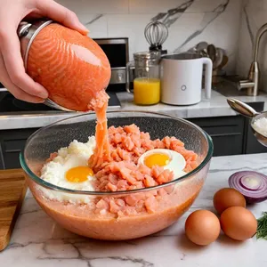 Рецепт Лососевые котлеты с сырной начинкой - Приготовление фарша