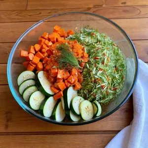 Рецепт Маринованные кабачки с морковью и перцем чили - Сборка закуски