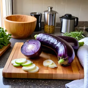 Рецепт Мясная запеканка с баклажанами и бри - Подготовка овощей и лука