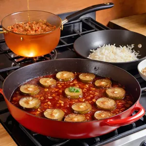 Рецепт Мясная запеканка с баклажанами и гаудой - Обжаривание овощей и фарша