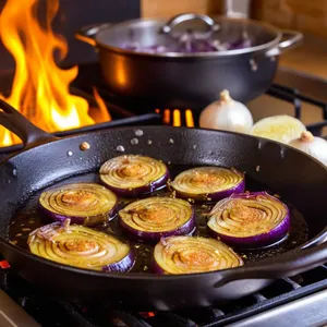 Рецепт Мясная запеканка с баклажанами и камамбером - Обжарка овощей