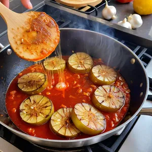 Рецепт Мясная запеканка с баклажанами и козьим сыром - Обжарка овощей