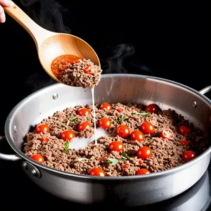 Рецепт Мясная запеканка с баклажанами и маасдамом - Приготовление мясной основы