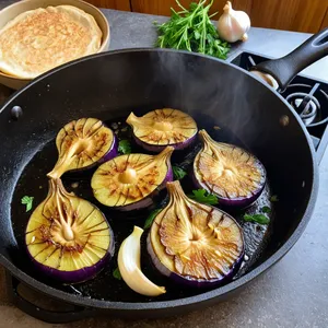 Рецепт Мясная запеканка с баклажанами и сливочным сыром - Обжарка овощей