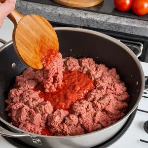 Рецепт Мясная запеканка с баклажанами и сливочным сыром - Приготовление мясной основы
