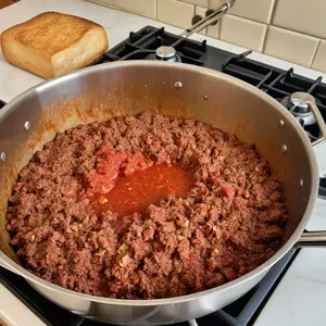 Рецепт Мясная запеканка с баклажанами и сулугуни - Приготовление мясной начинки