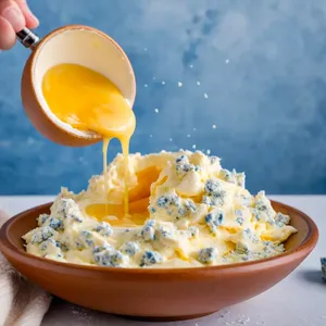 Рецепт Мясная запеканка с баклажанами и сыром дор блю - Подготовка сырной заливки