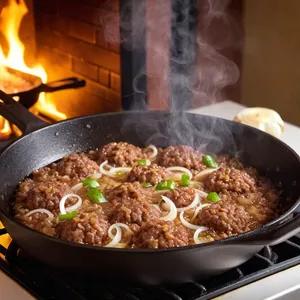 Рецепт Мясная запеканка с кабачками и сыром - Обжарка лука и фарша