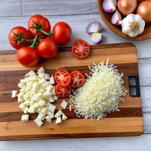Рецепт Мясная запеканка с помидорами и моцареллой - Подготовка ингредиентов