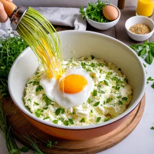 Рецепт Мясная запеканка с цукини и фетой - Подготовка заливки